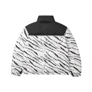 Blouson d'hiver personnalisé matelassé ultra-léger en duvet de canard et d'oie, coupe courte, zippé, avec logo brodé, pour hommes et femmes - Product Image 3