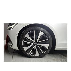 Volvo S60 B5 Ultimate 2024 con Caja de Cambios Automática, Asientos de Cuero, Cámara Trasera, Volante a la Izquierda - 10,740 km, Color Brillante - Product Image 5