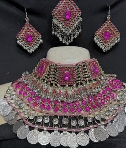 Parure de bijoux afghans Kuchi, collier ras-du-cou rouge, boucles d'oreilles, ensemble de bijoux de mariée tribaux vintage, parure de collier ras-du-cou traditionnel avec pièces de monnaie - Product Image 1
