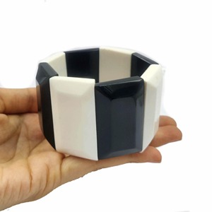Pulseras de Resina de Estilo Contemporáneo, Pulseras de Resina Modernas con Acabado Colorido, Pulseras de Resina Personalizadas, Artículo de Venta al Por Mayor de Fábrica, Hecho con Resina - Product Image 1