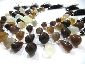 Perles lisses en forme de goutte d'eau en calcédoine naturelle, vendues par brin de 8 pouces - Product Image 4