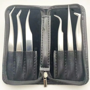 Pinzas de Precisión de Acero Inoxidable con Punta Suave para Aplicación de Extensiones de Pestañas - Product Image 1