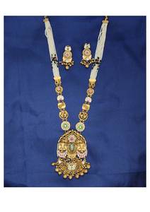 Parure de collier multi-brins perlé style temple plaqué or antique avec pendentif Lakhmi lourd et boucles d'oreilles assorties - Product Image 2