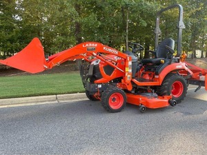 รถแทรกเตอร์ขนาดเล็ก Kubota BX23S ปี 2026 ขับเคลื่อน 4 ล้อ พร้อมหัวตักดินและเครื่องตัดหญ้าขนาด 60 นิ้ว ใช้งานเพียง 143 ชั่วโมง ขายพร้อมเครื่องยนต์ดีเซลประสิทธิภาพสูง - Product Image 3