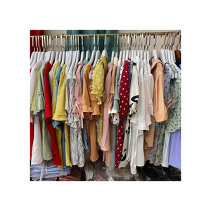Chemise noire de créateur d'occasion pour enfants, idéale pour l'été, style professionnel ou décontracté, légère en polyester/coton - Product Image 5