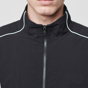 Conjunto de Chándal Cortavientos de Nailon para Hombre, Diseño OEM, Logotipo Personalizado, Cuello Alto, Detalles de Ribete Lateral, Chándal con Cremallera de Secado Rápido - Product Image 3