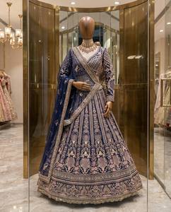 Lehenga Choli de Lujo Azul Marino Bordado con Terciopelo Zari, Traje de Boda Indio, Ghagra Choli Nupcial, Ropa de Fiesta Pakistaní - Product Image 2