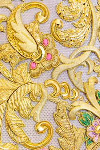 La nouvelle jupe pour Notre-Dame de l'Amour et de l'Espoir a été présentée lors d'un événement qui a commencé à 19h00. Jupe brodée à la main, costumes de cérémonie. - Product Image 4