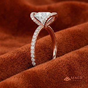 แหวนหมั้นทองคำ 14K โรสโกลด์ทรงคุชชั่นประดับโมอิสซาไนต์ทรงรัศมี ของขวัญเครื่องประดับเจ้าสาวสุดหรูสำหรับผู้หญิง เทรนด์อเมริกา - Product Image 2