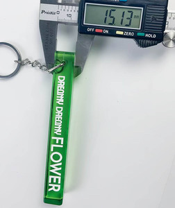 Porte-clés en acrylique transparent personnalisé à faible MOQ, avec texte et logo, en plastique coloré, cadeau promotionnel souvenir - Product Image 5
