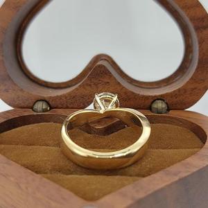 Anillo de Compromiso Solitario con Diamante de Corte Redondo en Oro Amarillo con Banda de Diamantes Pavé, Anillo de Novia Clásico, Joyería Elegante para Boda - Product Image 3