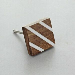 Perillas de Resina y Madera Hechas a Mano en Diseños Surtidos para Organizadores de Muebles y Armarios - Product Image 1