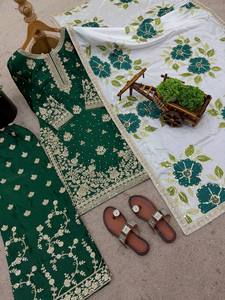 Conjunto de Kurti de Seda Tradicional y Moderno para Ocasiones Especiales - Product Image 5