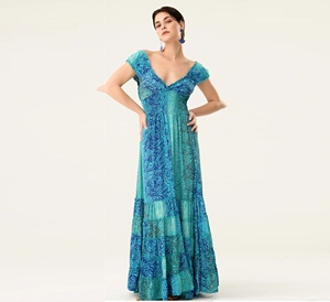 Robe longue à épaules dénudées pour femmes, imprimé floral, style bohème, dos smocké, fluide, pour la plage, été, assortiment varié - Product Image 1