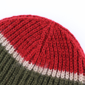 Gorro de Punto Acanalado con Bloques de Color Rojo y Verde, Gorro de Invierno Unisex Informal con Rayas en Contraste - Product Image 6