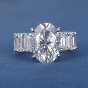 แหวนหมั้นเพชรโมอิสซาไนต์ทรงรีสำหรับผู้หญิง ชุบเงิน ประดับเพชรแบบหนามเตย สำหรับงานหมั้นและงานแต่งงาน สไตล์ทันสมัย ขายส่ง - Product Image 4