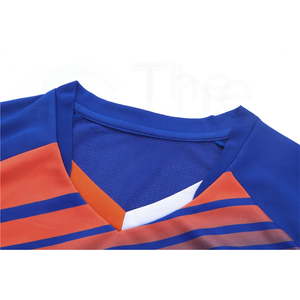 Maillot de football unisexe à col en V bleu et orange, personnalisable avec le nom de l'équipe sur le devant, séchage rapide, respirant, en maille, vêtement de football pour adulte, coupe classique - Product Image 2