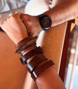 Bracelets en bois classiques et élégants pour femmes, bijoux en bois au design intemporel, fabriqués par Apex Align - Product Image 1