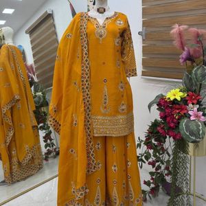 Traje Sharara de Seda Chinon Premium con Bordado de Lentejuelas y Dupatta para la Colección de Bodas a Precio de Mayoreo - Product Image 4