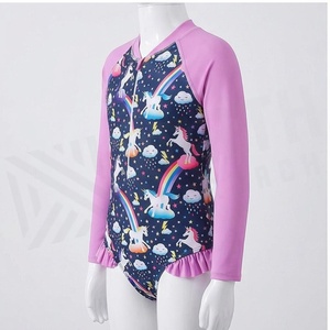Ensemble de yoga 2 pièces imprimé papillon bleu avec finition dorée, body à col en V profond et jupe portefeuille longueur genou - Product Image 3