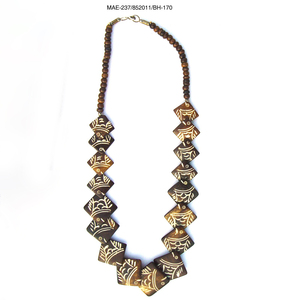 Collar étnico con cuentas de hueso y colgante con patrón geométrico, joyería unisex para mujeres y hombres al mejor precio al por mayor. - Product Image 2