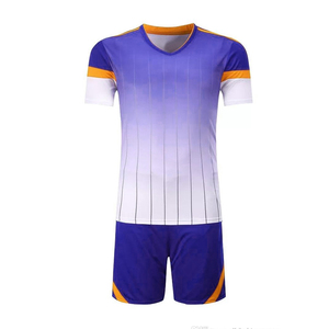 Uniformes Deportivos Personalizados de Secado Rápido, Tallas Grandes, Servicio OEM, Conjuntos de Ropa Deportiva de Fútbol en Jersey de Poliéster Liso Teñido, Fabricación en Pakistán - Product Image 5