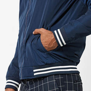 Veste bomber décontractée pour homme, design imperméable professionnel, personnalisable, en softshell, pour l'hiver, 100% polyester, fermeture éclair, fine, réversible - Product Image 6