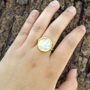 Bague ajustable minimaliste en nacre 16 mm, plaquée or 18 carats, en laiton massif, accessoires de mode contemporains unisexes - Product Image 3