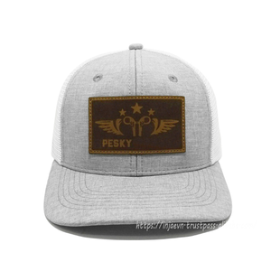 Gorra Trucker Personalizada con Parche de Cuero Retro, Gris Jaspeado, Parte Delantera de Algodón, Parte Trasera de Malla, Gorra de Béisbol Estructurada, Venta al Por Mayor, Fábrica OEM - Product Image 2