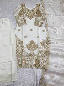 Ensemble de vêtements de fête en soie – Kurti brodé de créateur avec palazzo et dupatta - Product Image 6