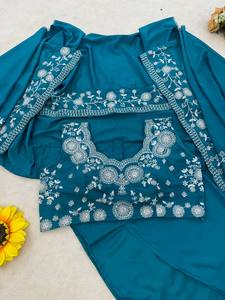 Prepárate para las fiestas con nuestro nuevo conjunto indio-occidental de tres piezas con bordados y detalles de bordado. - Product Image 3