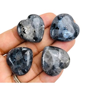 หินคริสตัลรูปหัวใจแบบพอง ทำมือ เป็นมิตรกับสิ่งแวดล้อม ขายส่ง สำหรับตกแต่งบ้านตามหลักฮวงจุ้ยเสริมความรัก - Product Image 3
