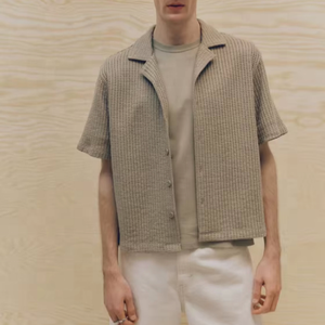 Camisa informal de manga corta con diseño de gofres y hombros caídos para hombre OEM personalizada de alta calidad - Product Image 1