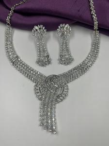 Conjunto de Joyería de Collar y Aretes de Circonia Cúbica para Mujer |   Juego de Regalo de Aniversario de Moda India Hecho a Mano con Aleación de Rodio - Product Image 6