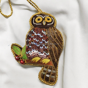 Adorno Colgante de Pájaro Guardabarro Colorido con Cuentas Azules y Verdes y Bordado Dorado, Decoración para Árbol de Navidad para las Fiestas - Product Image 2