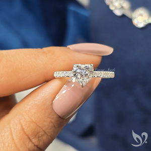 Anillo de Compromiso con Diamante Cultivado en Laboratorio de 2 Quilates con Corte Corazón y Halo Oculto, Certificado por IGI |   Anillo de Oro Sólido de 10k con Acentos Solitarios - Product Image 3