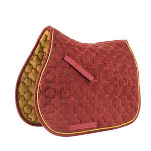 Tapis de selle de dressage en velours rouge avec matelassage doré et sangle de harnais pour l'équitation - Product Image 1