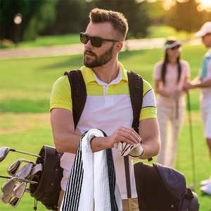 Toalla de Golf Personalizada con Logotipo, Diseño Simple con Franjas Rojas, Azules y Negras, Toalla de Golf de Algodón al por Mayor - Product Image 3