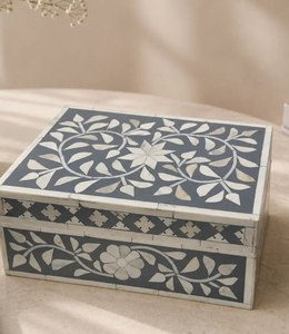 กล่องเก็บของ MDF สไตล์หรูหรา พร้อมลายฝังดอกไม้สีน้ำเงินขาวและเรซิ่น สำหรับเก็บแหวน นาฬิกา สร้อยคอ และเครื่องประดับ - Product Image 4