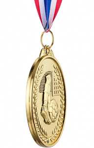 Médaille de football en métal doré avec motif crampons et ballon, récompense couronne de lauriers - Product Image 4