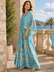Vestido Western al por mayor con estampado floral color azul cielo, cuello en V pronunciado con lazo trasero, manga media drapeada, cintura con cordón y caída fluida hasta el tobillo. - Product Image 2