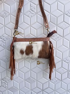 Bolso de mano de piel de vaca al por mayor con diseño único, grabado y flecos, elegante, color marrón, bandolera - Product Image 2