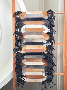 Camino de mesa de retazos de piel de vaca hecho a mano, diseño Chevron con borla de cuero, decoración rústica de granja para mesas de comedor y consola - Product Image 5