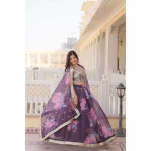 Chemisier en soie russe brodé de paillettes riches avec des vêtements indiens et pakistanais Dupatta imprimés numériquement - Product Image 6