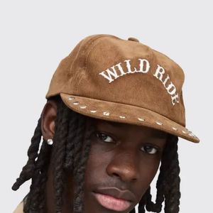 Casquettes en daim à 5 panneaux en coton noir avec logo brodé 3D en relief sous la visière, qualité supérieure de marque, personnalisables, vente en gros - Product Image 2