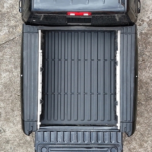 Tapis de protection de benne 5D sur mesure en TPE pour Dodge Ram 1500, benne courte 5,7 pieds, avec Rambox, noir - Product Image 4