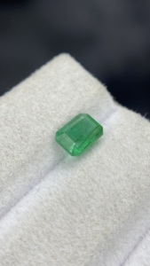 Émeraude naturelle zambienne certifiée 7x5 mm, taille octogonale, avec un bel éclat, pierre précieuse en vrac pour la création de bijoux, 1,02 carat - Product Image 4