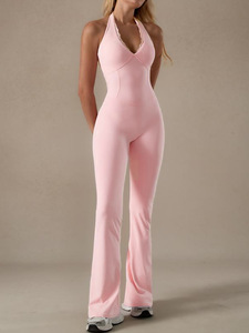 Conjunto deportivo sin costuras de 3 piezas para mujer: sujetador deportivo, leggings de yoga de cintura alta y chaqueta con cremallera y orificios para los pulgares. - Product Image 3