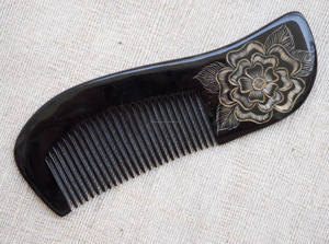 Peigne à cheveux artisanal indien de style nautique corne de buffle naturelle en finition polie pour souvenirs - Product Image 5