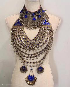Collar afgano azul real con cadenas densas, campanas, piedras turquesa y colgante central tradicional Kuchi - Product Image 5